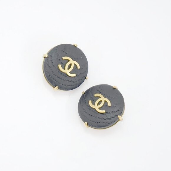 CHANEL CC Logos Black Round Wood Clip-On Earrings Gold Tone 94P Auth #11584 - Picture 2 of 5